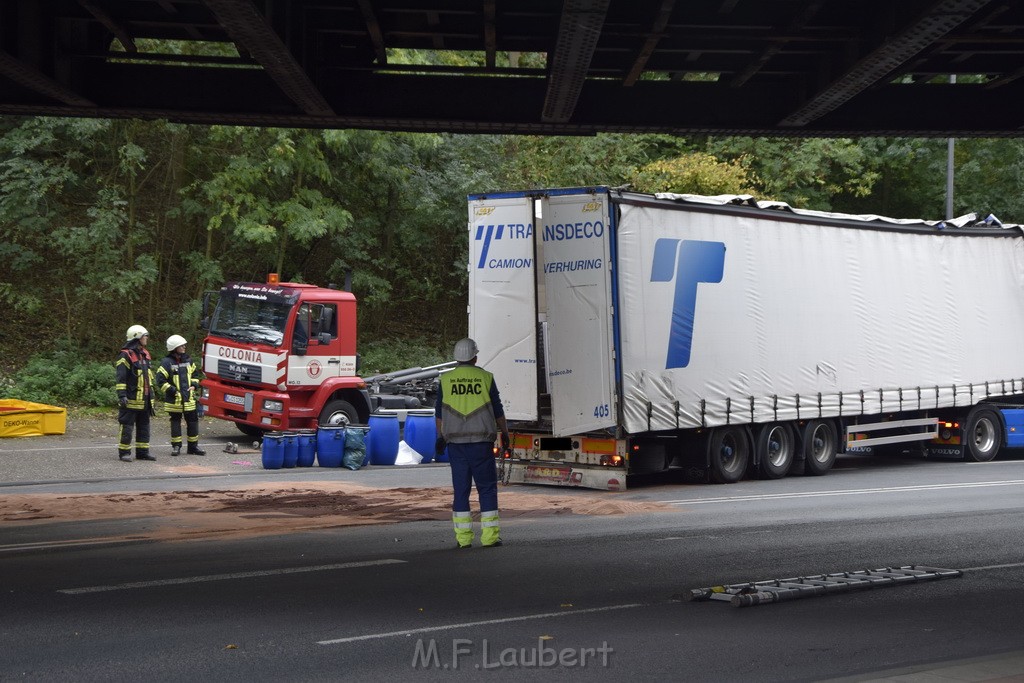 LKW blieb unter Bruecke haengen Koeln Ehrenfeld Innere Kanalstr Hornstr P344.JPG - Miklos Laubert